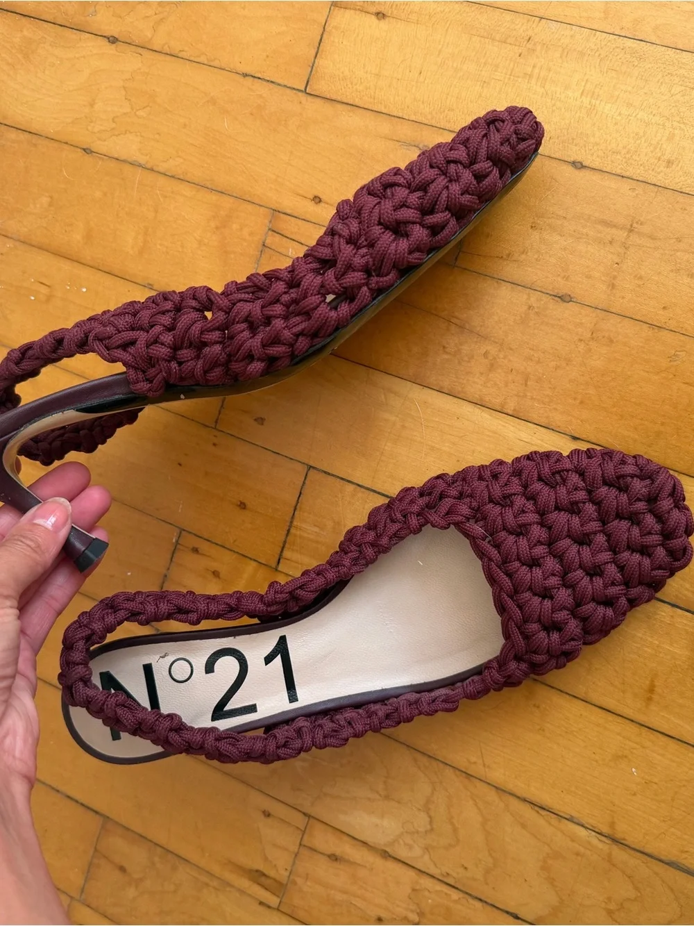 Nº21 Woven Slingback Kitten Heel Pumps in Burgundy - Women Shoes